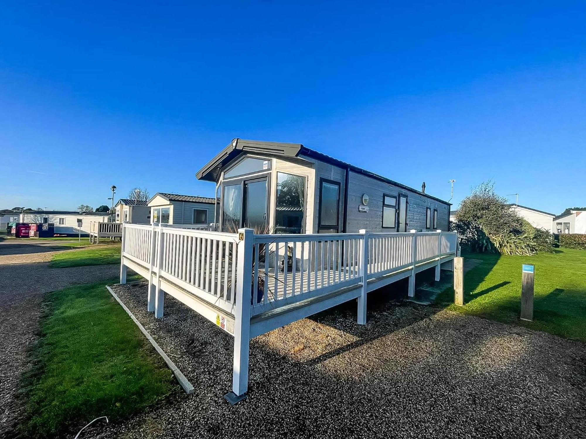 Wonderful 6 Berth Caravan For Hire By A Stunning Norfolk Ref 19006sd Campsite Scratby
