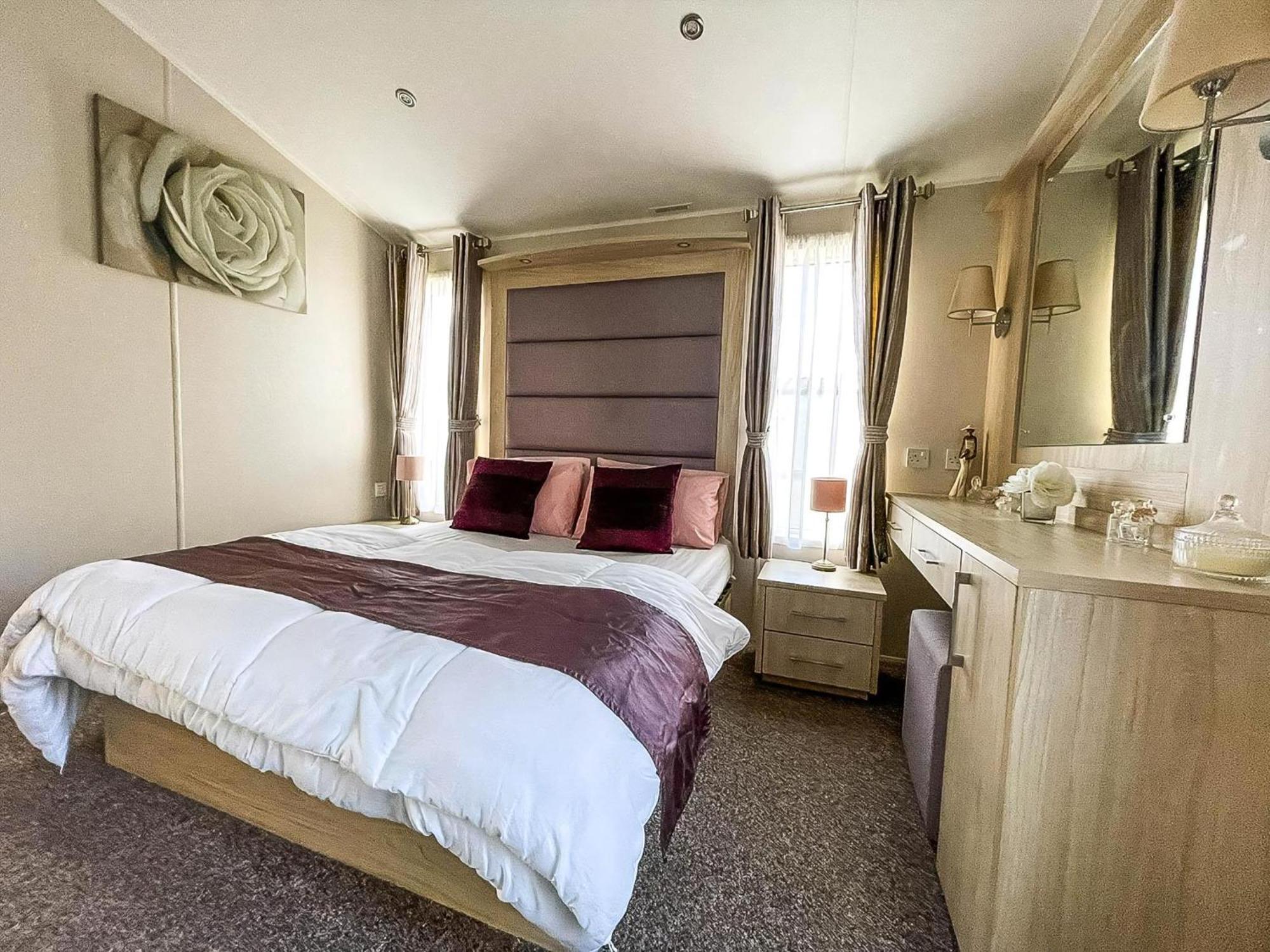 Wonderful 6 Berth Caravan For Hire By A Stunning Norfolk Ref 19006sd
