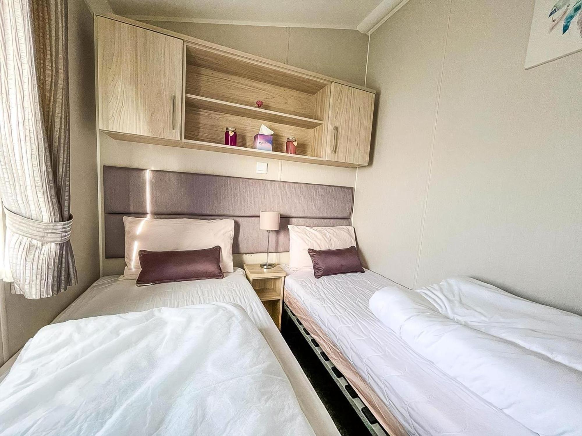 Campsite Wonderful 6 Berth Caravan For Hire By A Stunning Norfolk Ref 19006sd