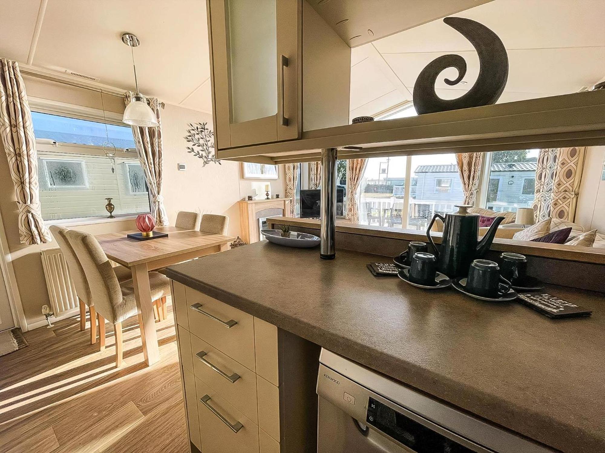 Wonderful 6 Berth Caravan For Hire By A Stunning Norfolk Ref 19006sd *