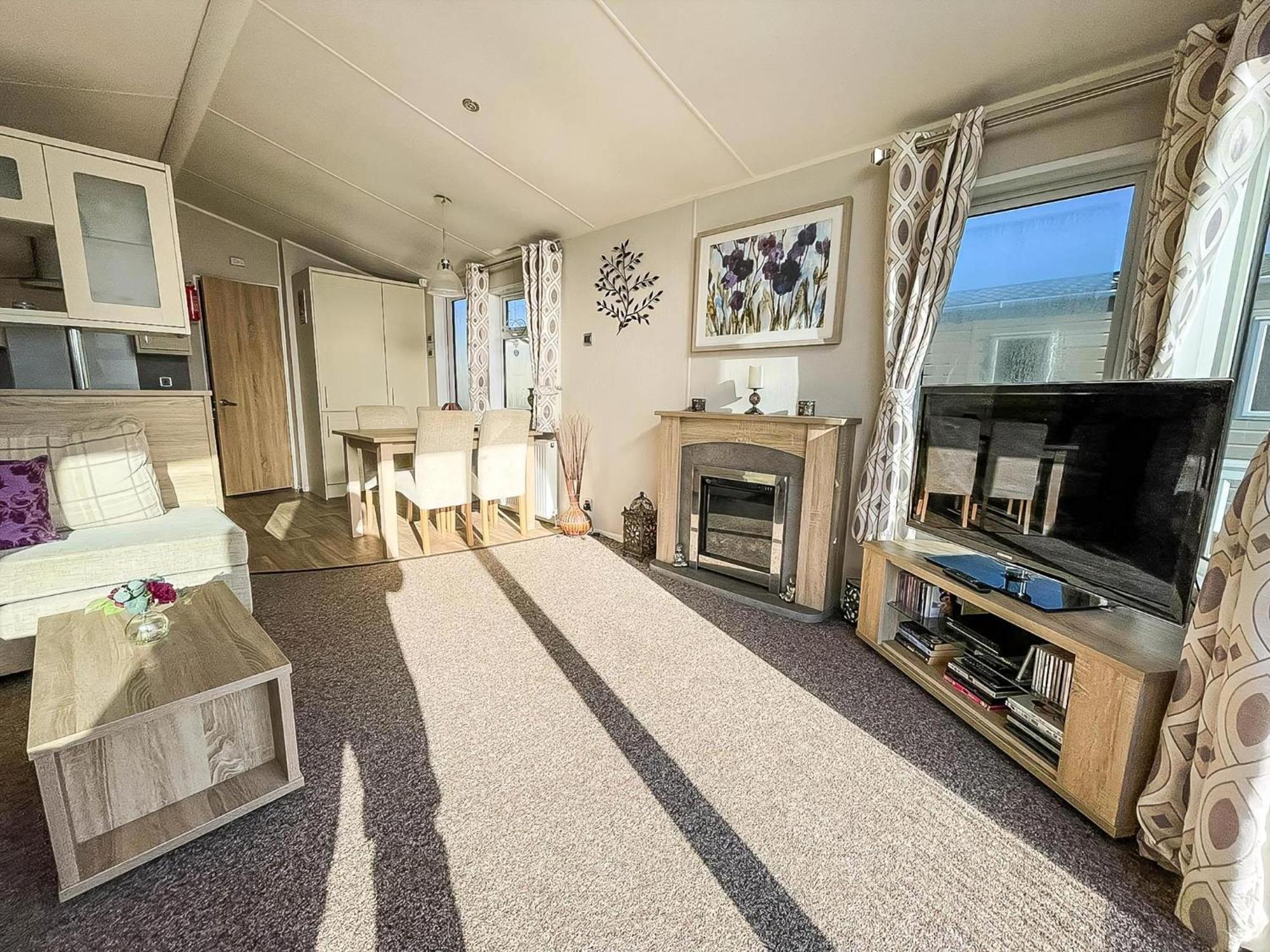 Wonderful 6 Berth Caravan For Hire By A Stunning Norfolk Ref 19006sd Campsite *