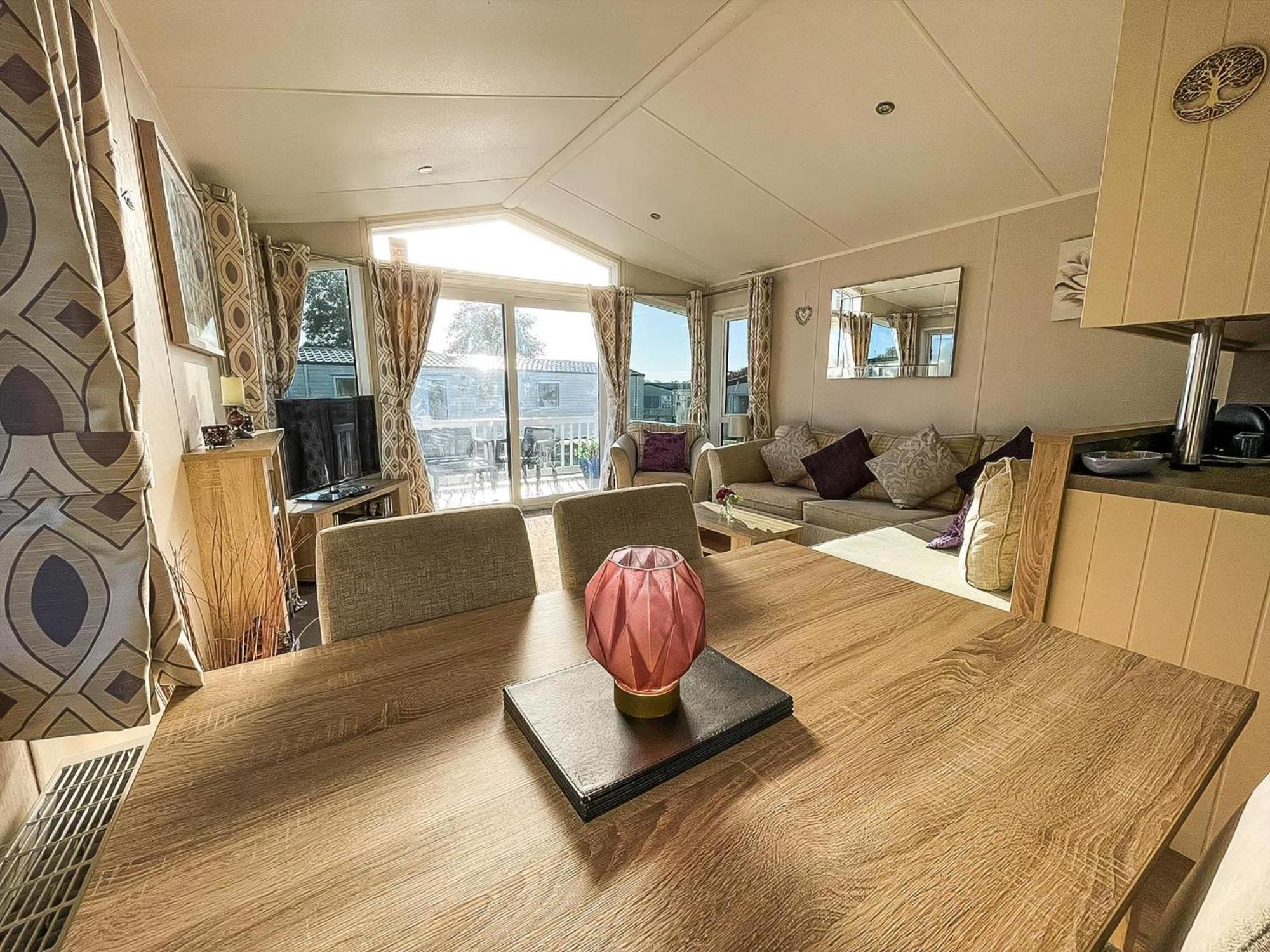 Campsite Wonderful 6 Berth Caravan For Hire By A Stunning Norfolk Ref 19006sd *